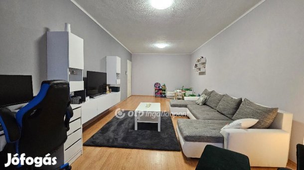 Eladó 65 nm-es lakás Eger