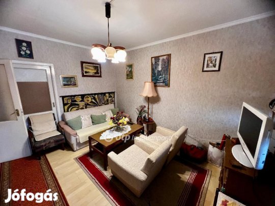 Eladó 65 nm-es lakás Eger