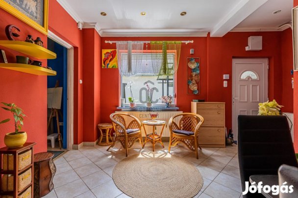 Eladó 65 nm-es lakás Göd