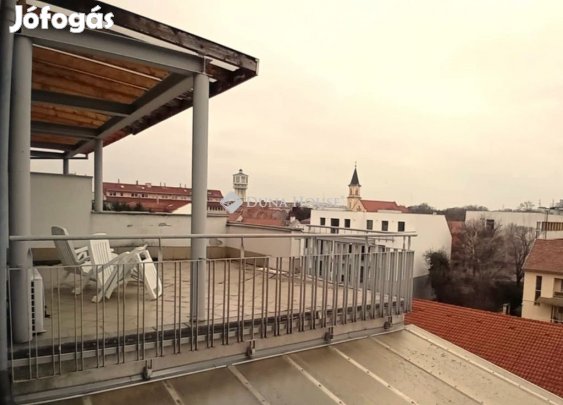 Eladó 65 nm-es lakás Siófok