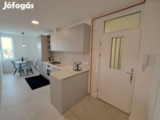 Eladó 66 m2-es felújított lakás Pécs- Belváros