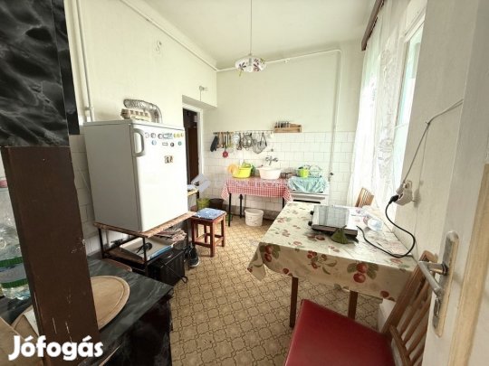 Eladó 66 nm-es ház Székesfehérvár