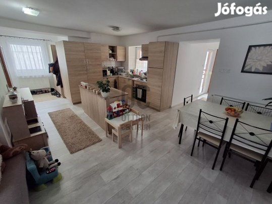 Eladó 66 nm-es ház Törtel