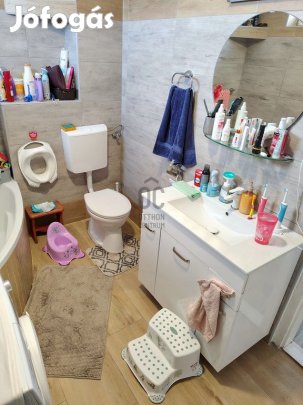 Eladó 66 nm-es ház Törtel