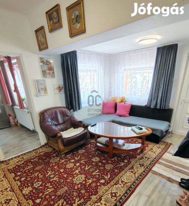 Eladó 66 nm-es ház Törtel