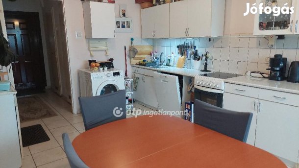 Eladó 66 nm-es lakás Debrecen