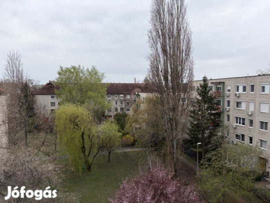 Eladó 67 m-es, 4 szobás erkélyes lakás Rómaifürdőn a Pók utcai