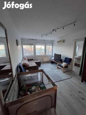 Eladó 67 nm-es Felújított panel lakás Hajdúszoboszló