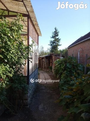 Eladó 67 nm-es ház Sásd