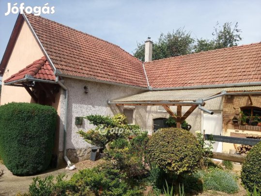 Eladó 67 nm-es ház Sásd