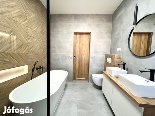 Eladó 67 nm-es lakás Pécs