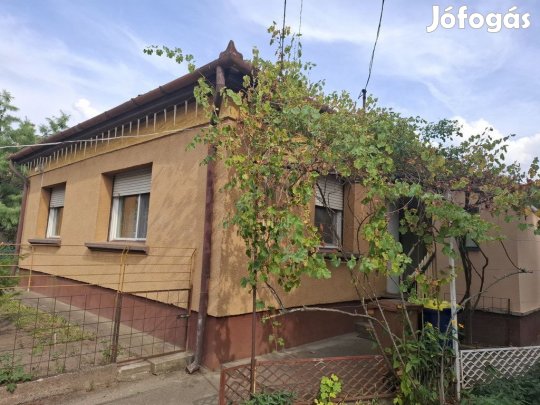 Eladó 68 nm-es ház Tápiószele