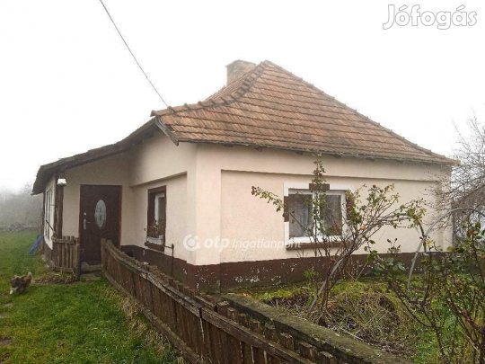 Eladó 69 nm-es ház Ajka