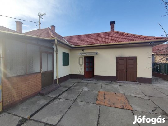 Eladó 69 nm-es ház Cegléd