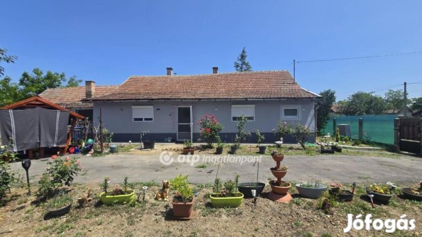 Eladó 70 nm-es ház Furta