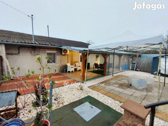 Eladó 70 nm-es ház Jászfényszaru