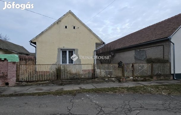 Eladó 70 nm-es ház Véménd