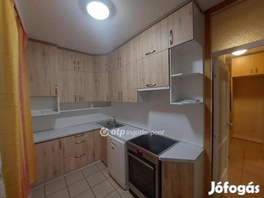 Eladó 70 nm-es lakás Pécs