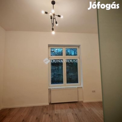 Eladó 70 nm-es lakás Pécs