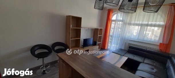 Eladó 70 nm-es lakás Szeged