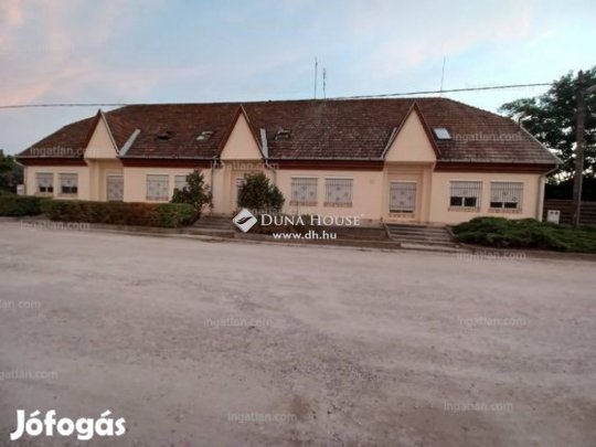 Eladó 711 nm-es ház Kecskemét
