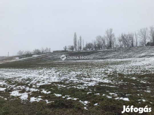 Eladó 713 nm-es telek Fehérvárcsurgó