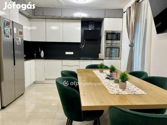 Eladó 71 nm-es ház Cegléd