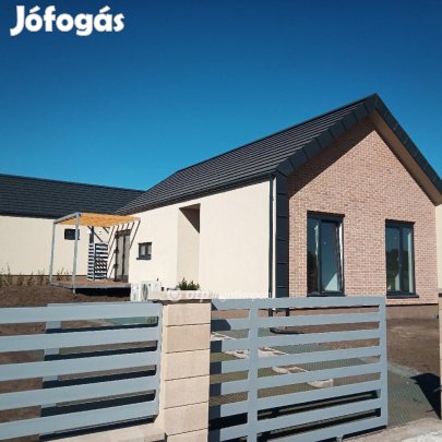 Eladó 71 nm-es ház Tordas