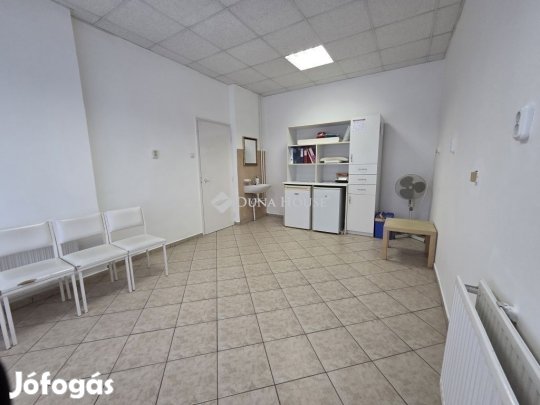 Eladó 71 nm-es iroda Szeged