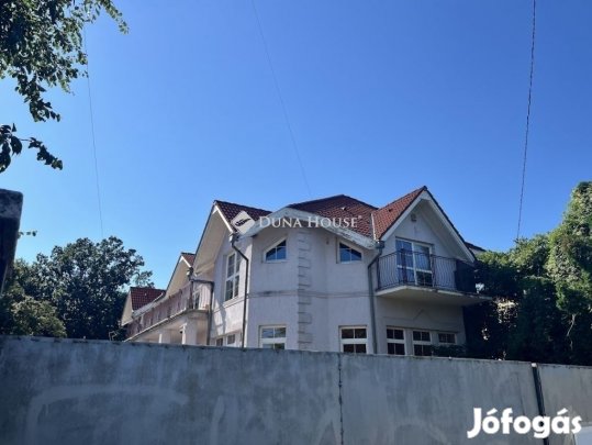 Eladó 720 nm-es ház Pécs
