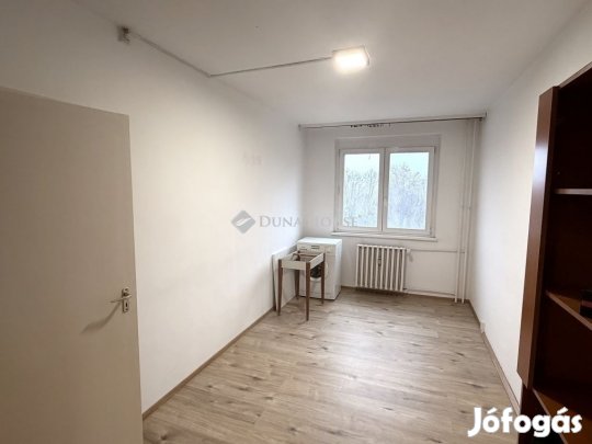 Eladó 72 m-es, 3 szobás erkélyes lakás Újszegeden!