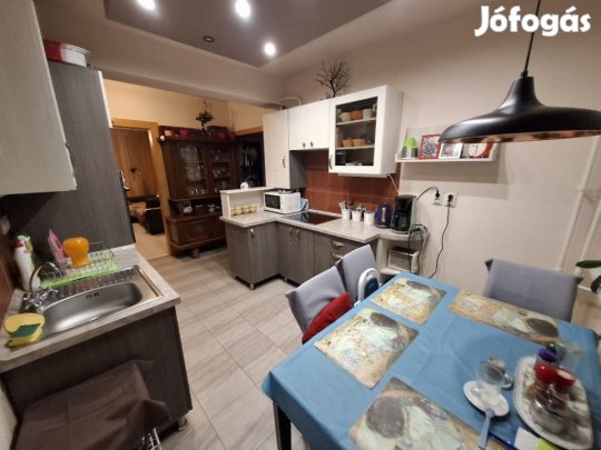 Eladó 72 nm-es Felújított panel lakás Hajdúszoboszló