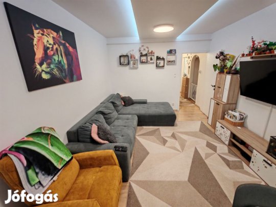 Eladó 72 nm-es Felújított panel lakás Szeged Nyitra utca