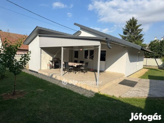 Eladó 72 nm-es ház Abádszalók
