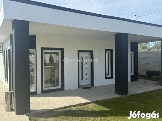 Eladó 72 nm-es ház Érd