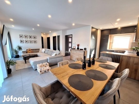 Eladó 72 nm-es ház Kecskemét