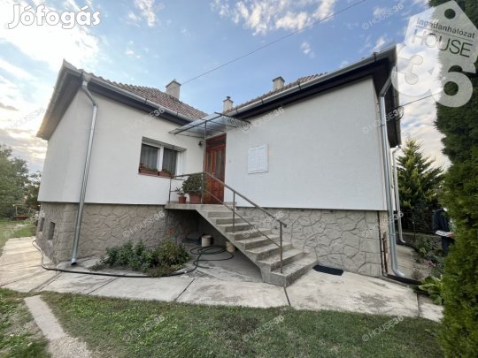 Eladó 72 nm-es ház Solt
