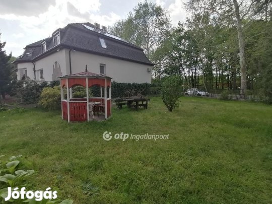 Eladó 72 nm-es lakás Debrecen