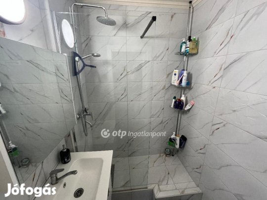 Eladó 72 nm-es lakás Debrecen