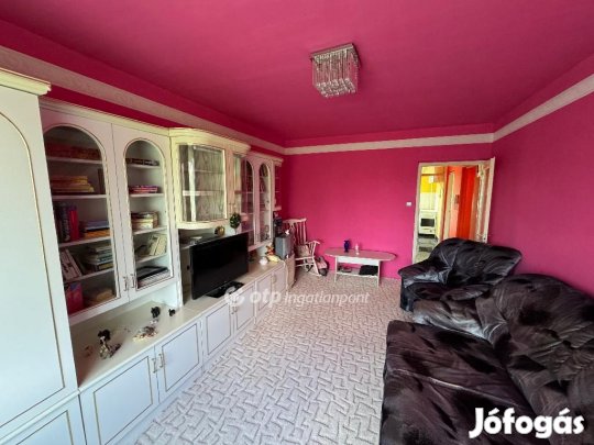 Eladó 72 nm-es lakás Szeged