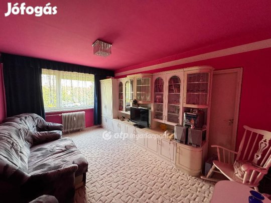 Eladó 72 nm-es lakás Szeged