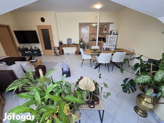 Eladó 72 nm-es lakás Veszprém