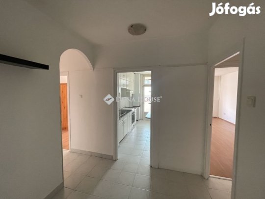 Eladó 73 nm-es lakás Kecskemét