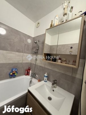 Eladó 73 nm-es lakás Pécs