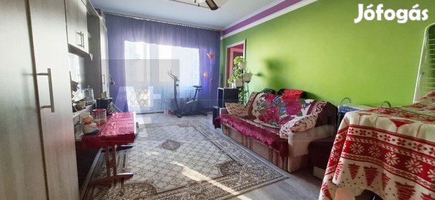 Eladó 74 m2 panel lakás, Szeged