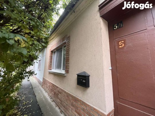 Eladó 74 nm-es Felújított Házrész Gyula