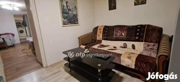 Eladó 74 nm-es ház Ecséd