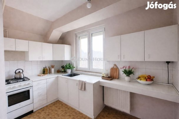 Eladó 74 nm-es lakás Pécs