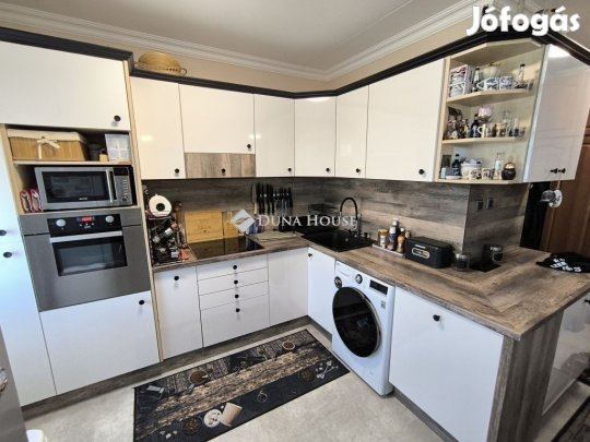 Eladó 74 nm-es lakás Pécs