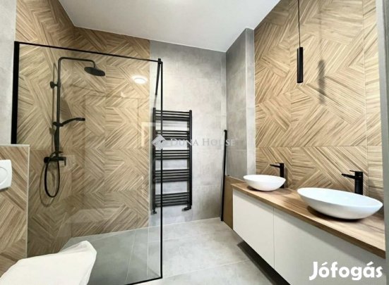 Eladó 74 nm-es lakás Pécs